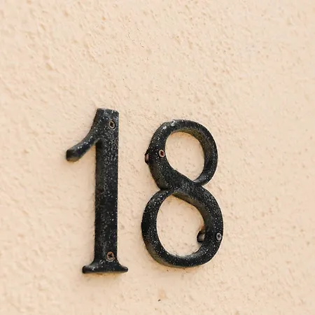 štýlové V Centre Modry Pre Víkendový Oddych Aj Svadobčanov *