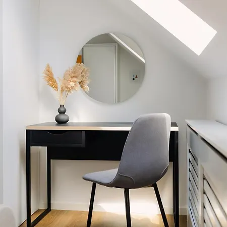 štýlové V Centre Modry Pre Víkendový Oddych Aj Svadobčanov