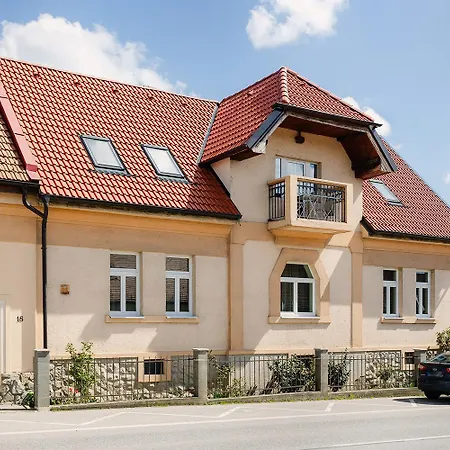 Apartamento štýlové V Centre Modry Pre Víkendový Oddych Aj Svadobčanov